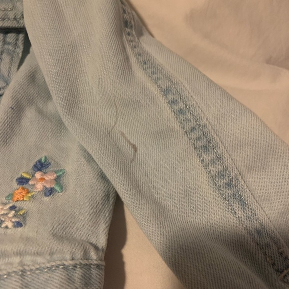 OshKosh Denim Jacket 3T w/ floral embroidery detail - Picture 4 of 4